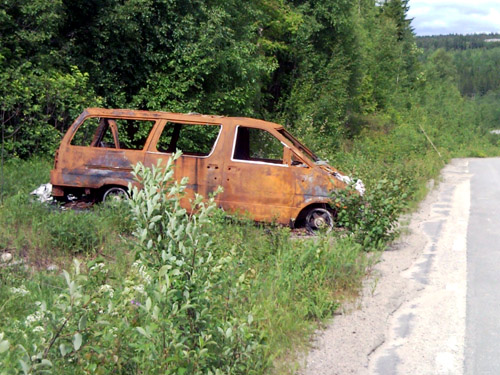 der_nordlaender_entsorg_seine_autos_im_feuer_01